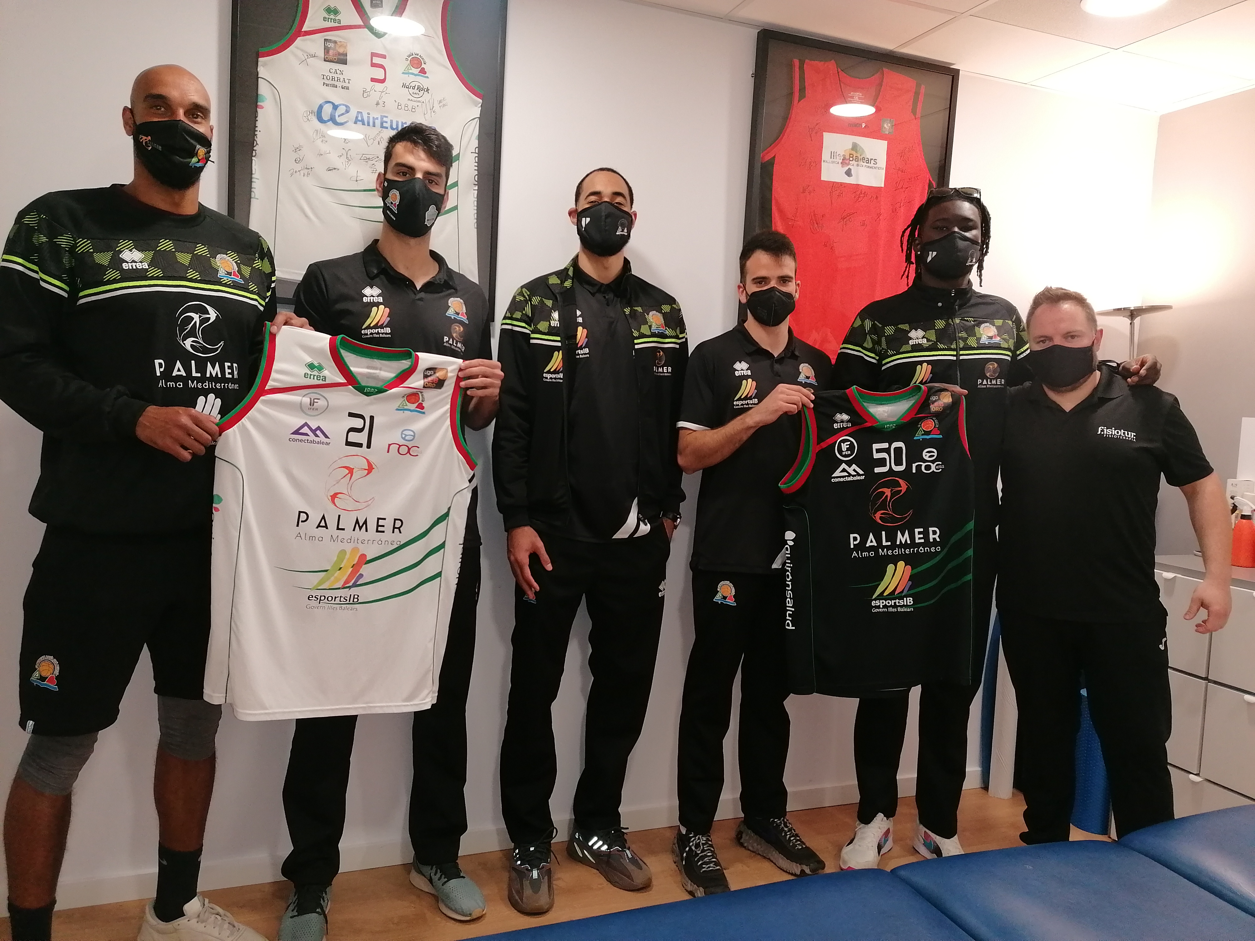 Raffington Jacobo Daz Ronnie Harrell Jr Pol Figueras y Karamo Jawara junto a Manu Tur