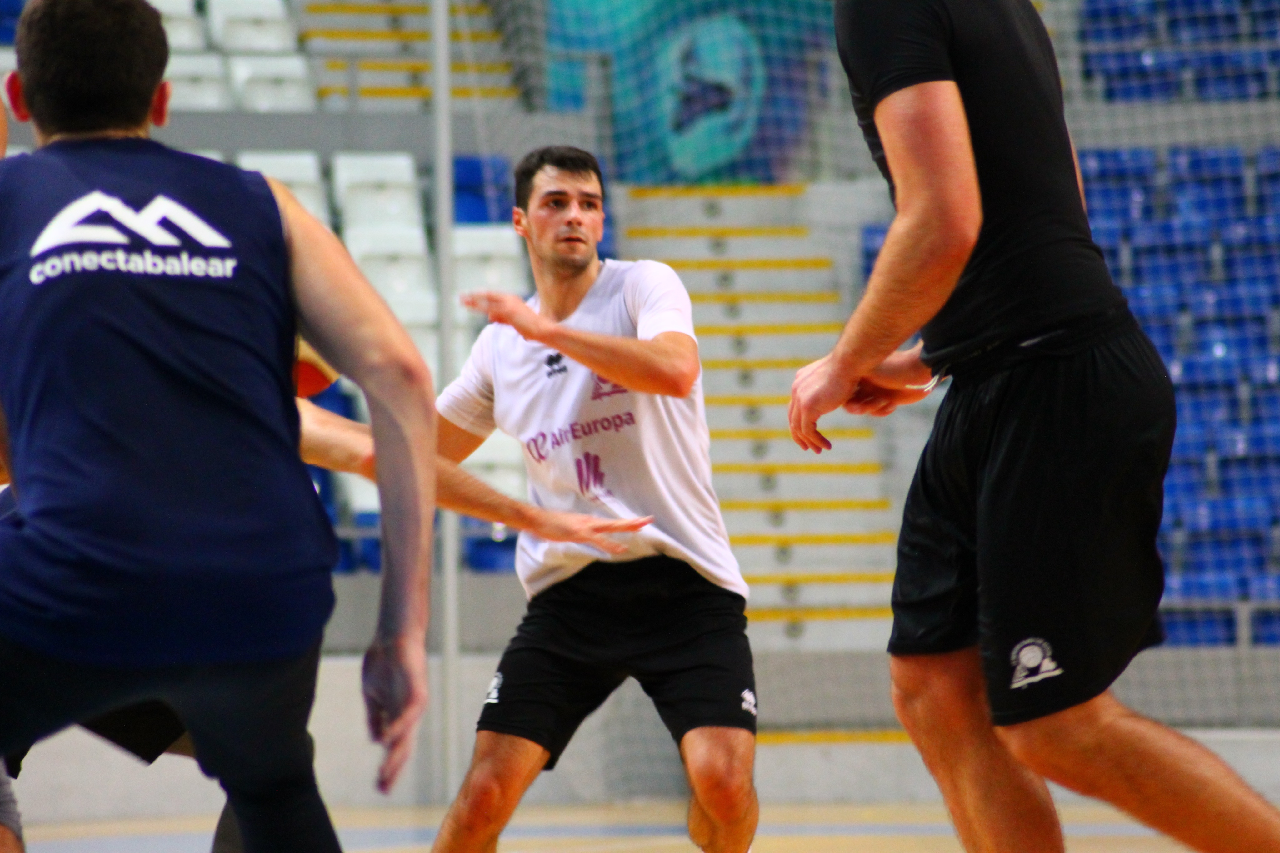 Joan Feliu en un entrenamiento con el primer equipo