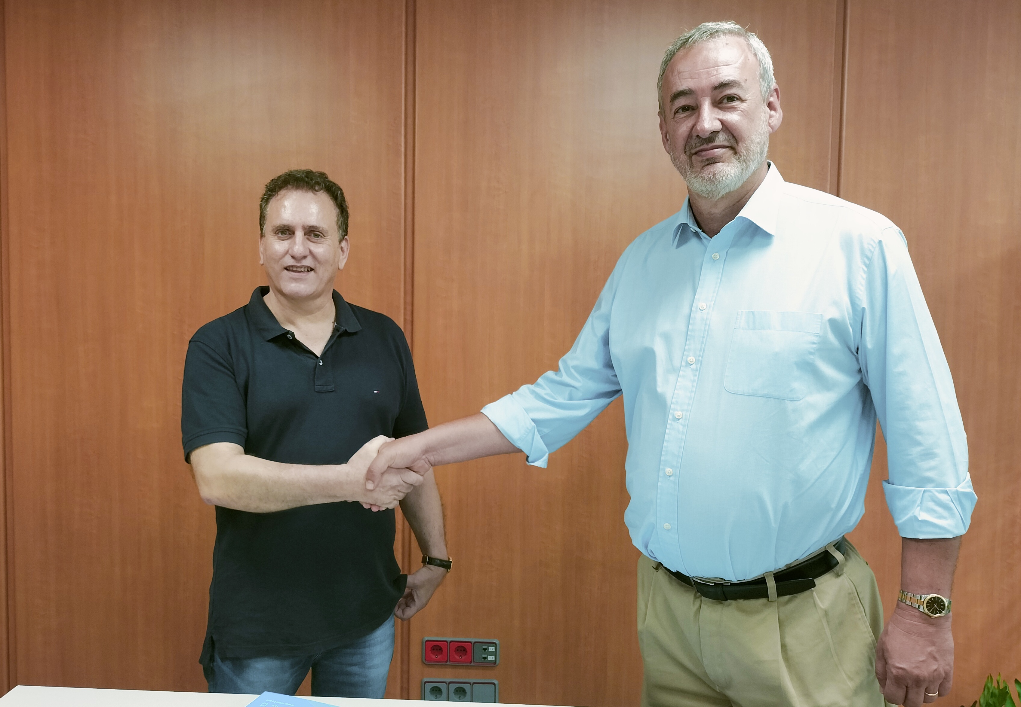 Francisco Alcalde y Guillermo Boscana satisfechos tras la firma del acuerdo