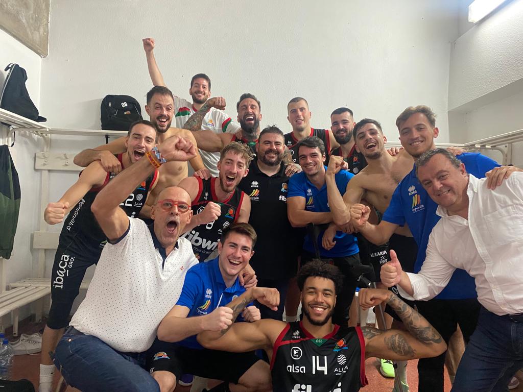 La plantilla del Fibwi Palma celebrando la quinta victoria